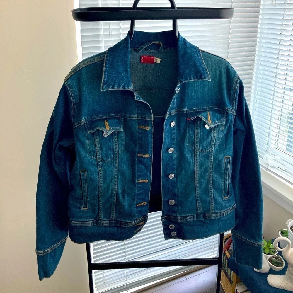 LEVI’s Sz L Classic Denim Jean Jacket